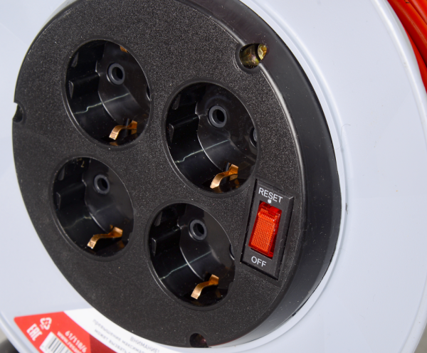 Удлинитель силовой на катушке Ресанта СУ-3х1,5-30/2 (с выкл., 4 розетки)